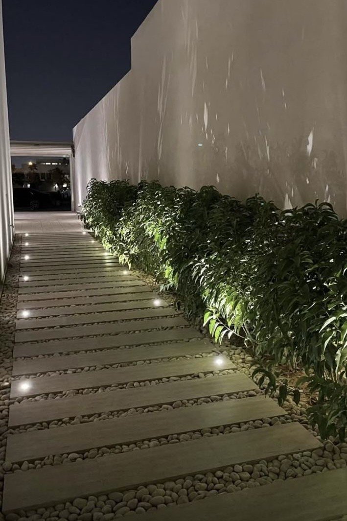 Outdoor Surface Step/Wall Light-use