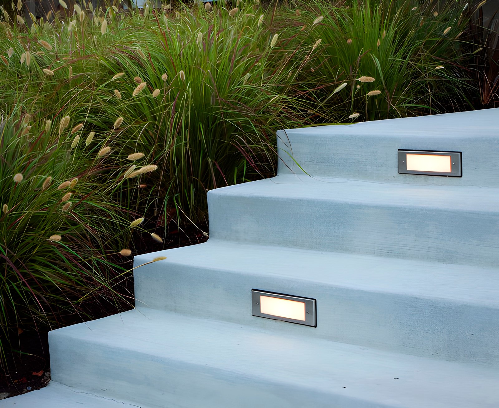 OUTDOOR RECESSED STEP LIGHT USE